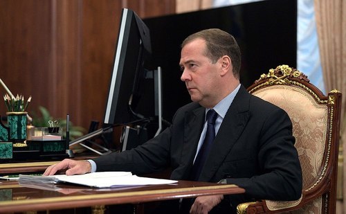 Медведев заявил, что России нужна контрактно-призывная армия численностью не менее 1,5 млн человек