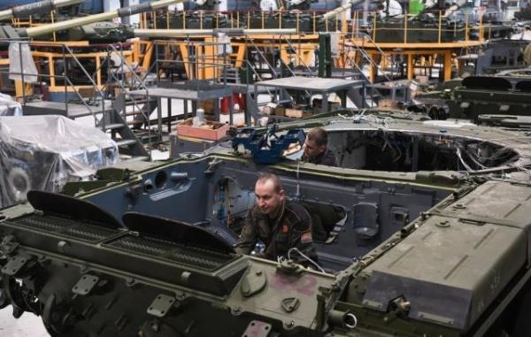 Путин заявил, что Россия значительно наращивает выпуск вооружений