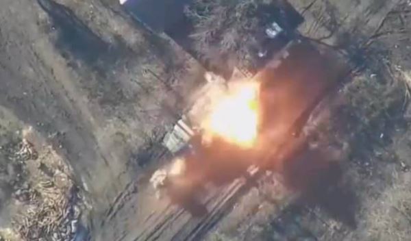 Уничтожение беспилотником «Ланцет» украинского топливозаправщика попало в кадр